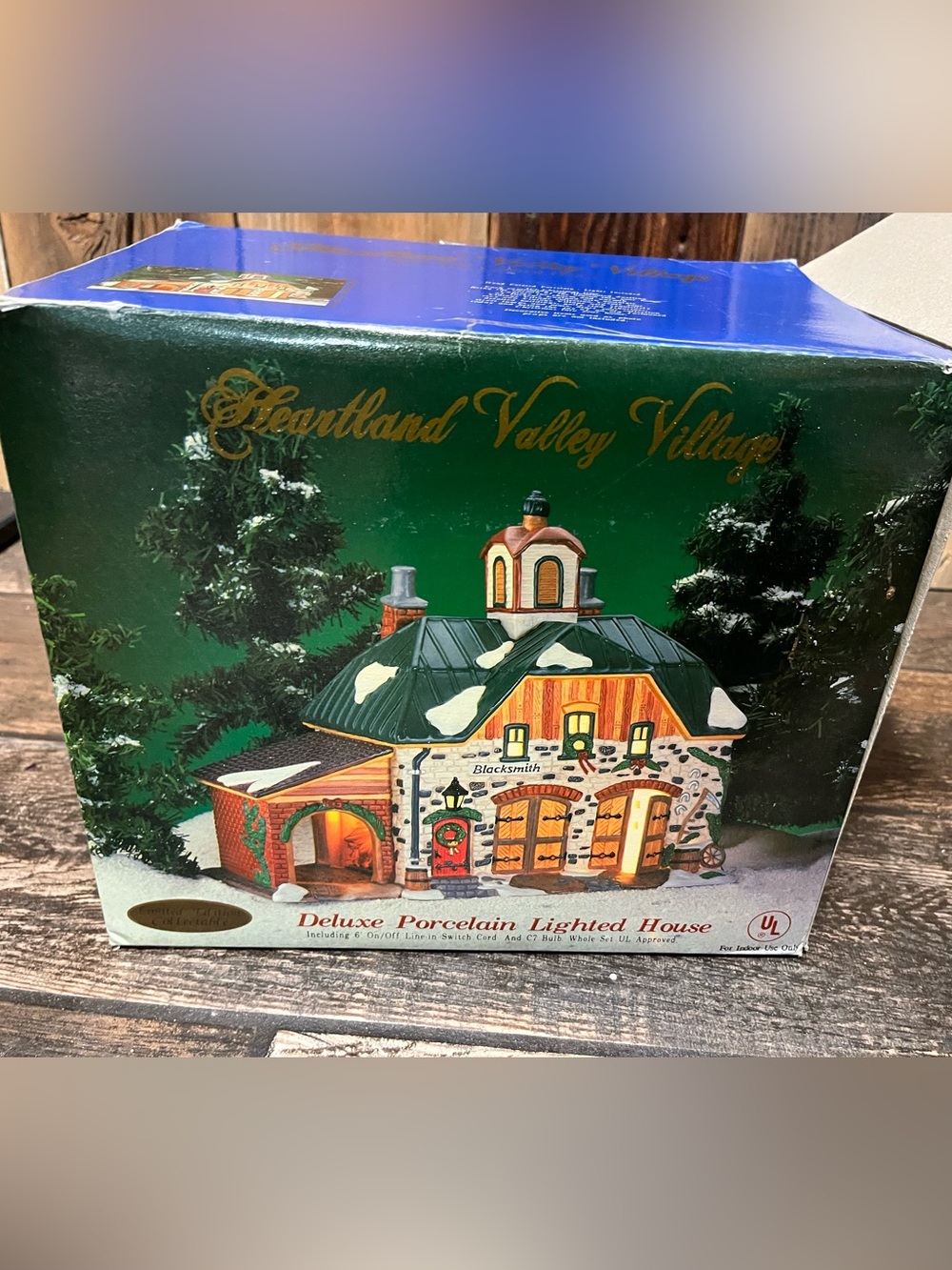 Porcelain Lighted Blacksmith House - Green/White
